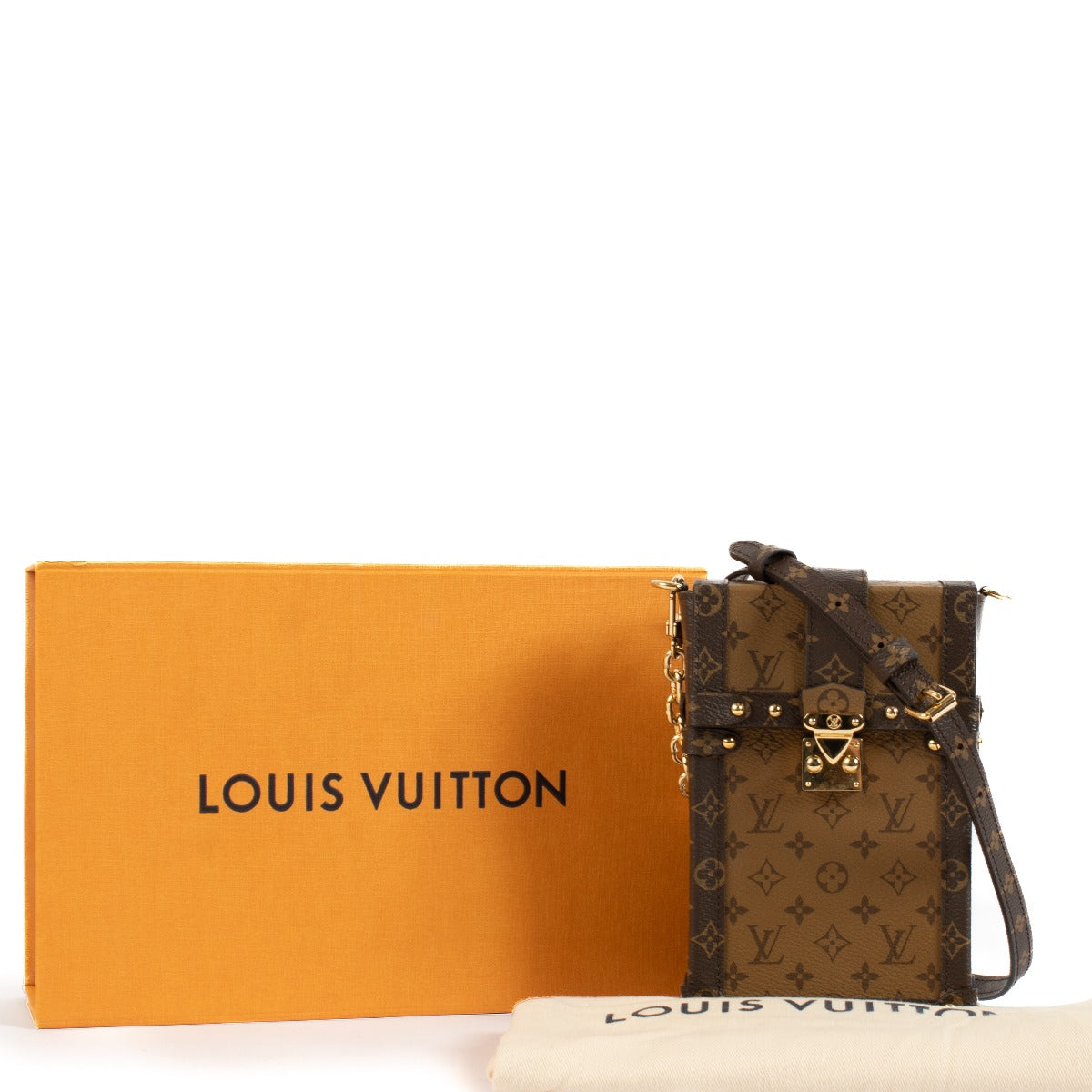 Shop safe online at Labellov in Antwerp, Brussels and Knokke this 100% authentic second hand Louis Vuitton Monogram Vertical Trunk Pochette Bag
