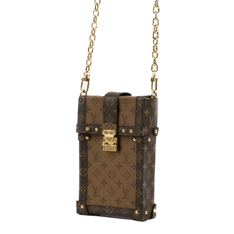 Shop safe online at Labellov in Antwerp, Brussels and Knokke this 100% authentic second hand Louis Vuitton Monogram Vertical Trunk Pochette Bag