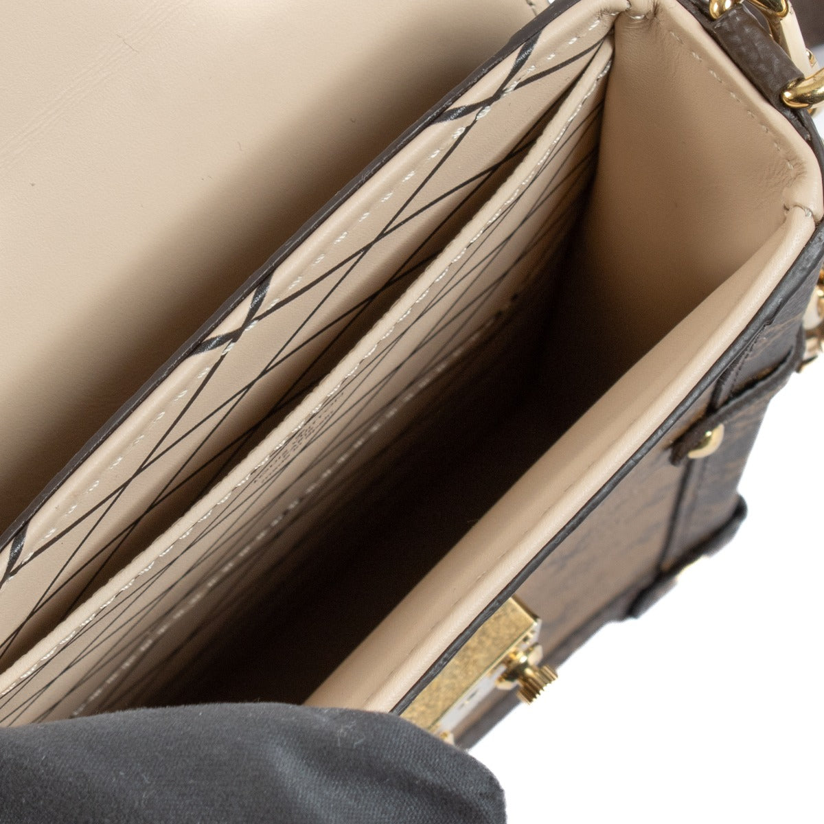 Shop safe online at Labellov in Antwerp, Brussels and Knokke this 100% authentic second hand Louis Vuitton Monogram Vertical Trunk Pochette Bag