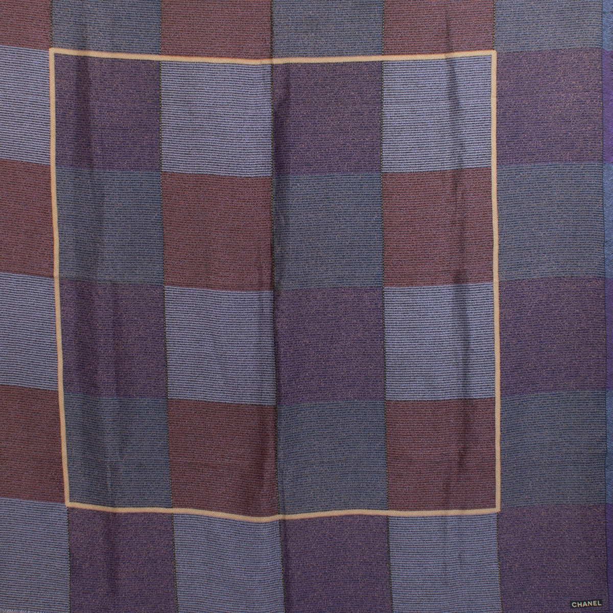 Foulard Chanel en soie imprimée violette 90