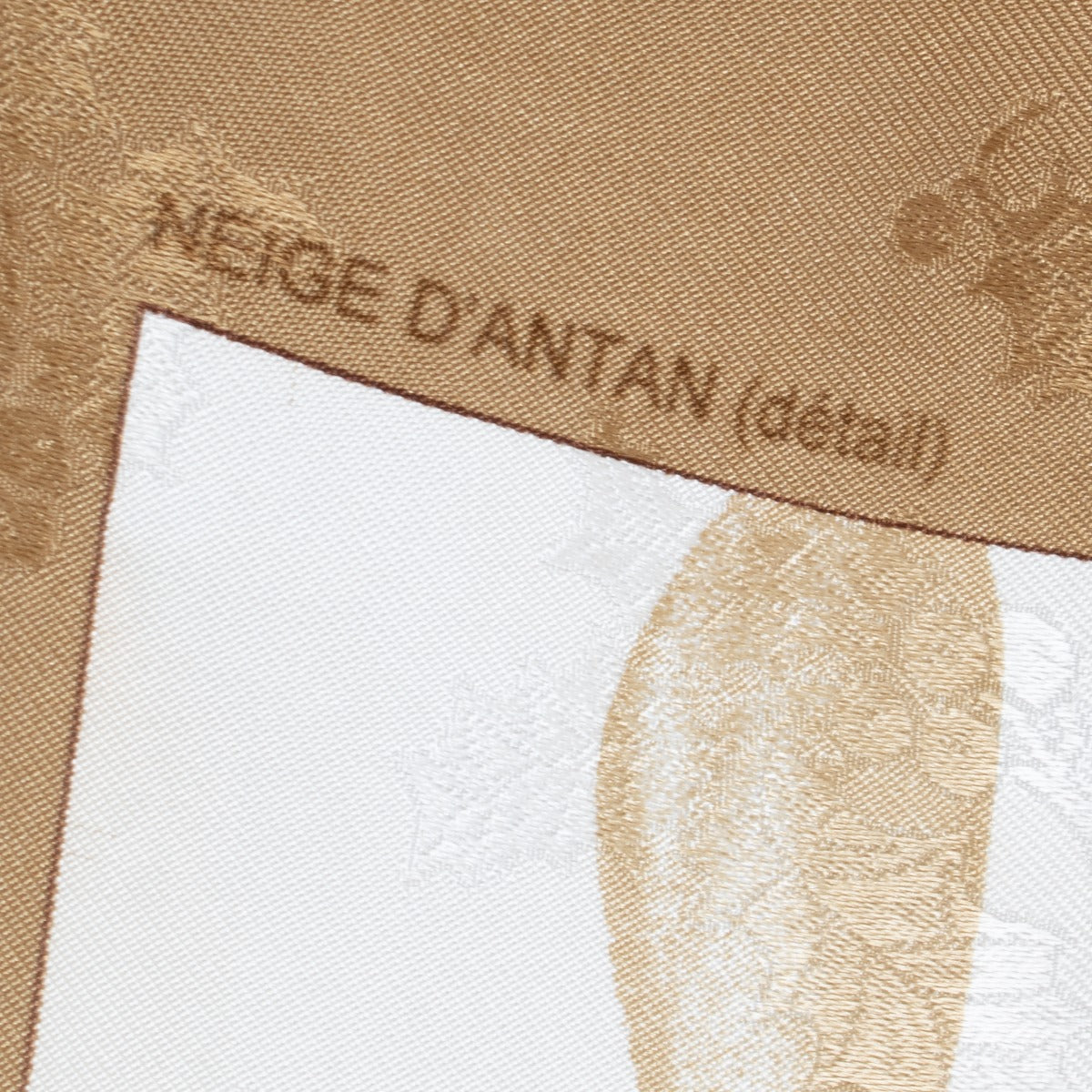 Écharpe Hermès en soie 90 Multicolor Neige d'Antan Détail