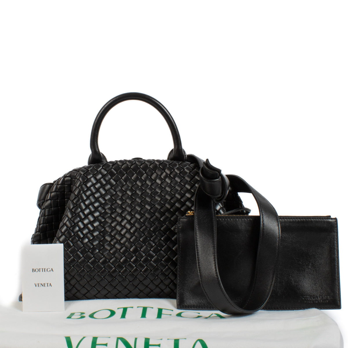 Bottega Veneta Black Intrecciato Medium Handle Bag aan de beste prijs bij Labellov tweedehands luxe in Antwerpen en Knokke.