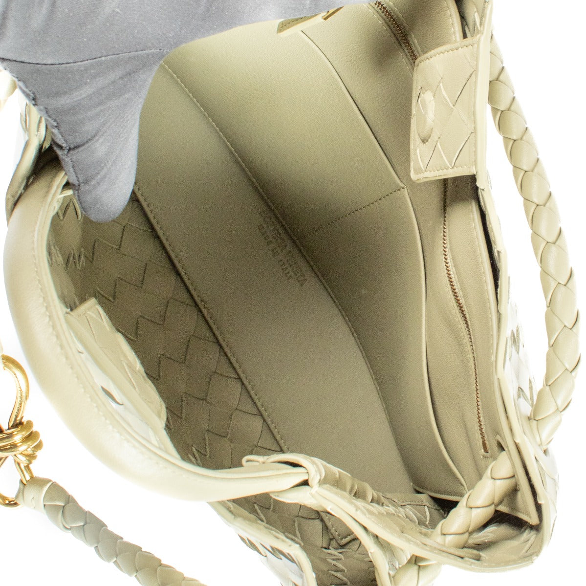 Shop safe online at Labellov in Antwerp, Brussels and Knokke this 100% authentic second hand Bottega Veneta Travertine Medium Andiamo Bag