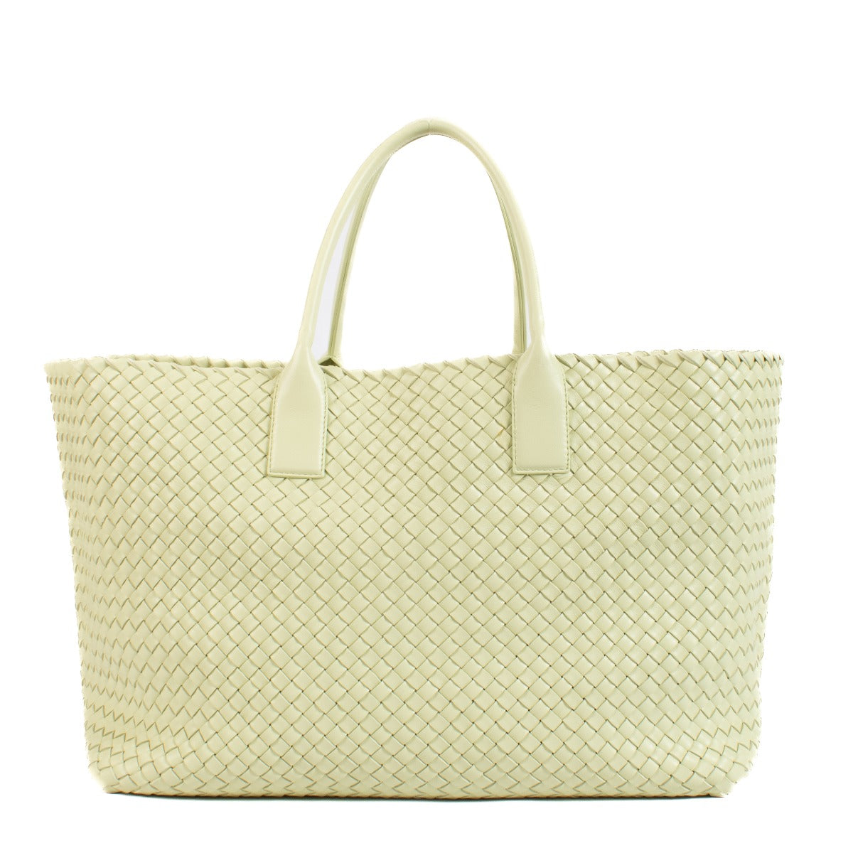 Shop safe online at Labellov in Antwerp, Brussels and Knokke this 100% authentic second hand Bottega Veneta Lemon Washed Intrecciato Large Cabat Bag