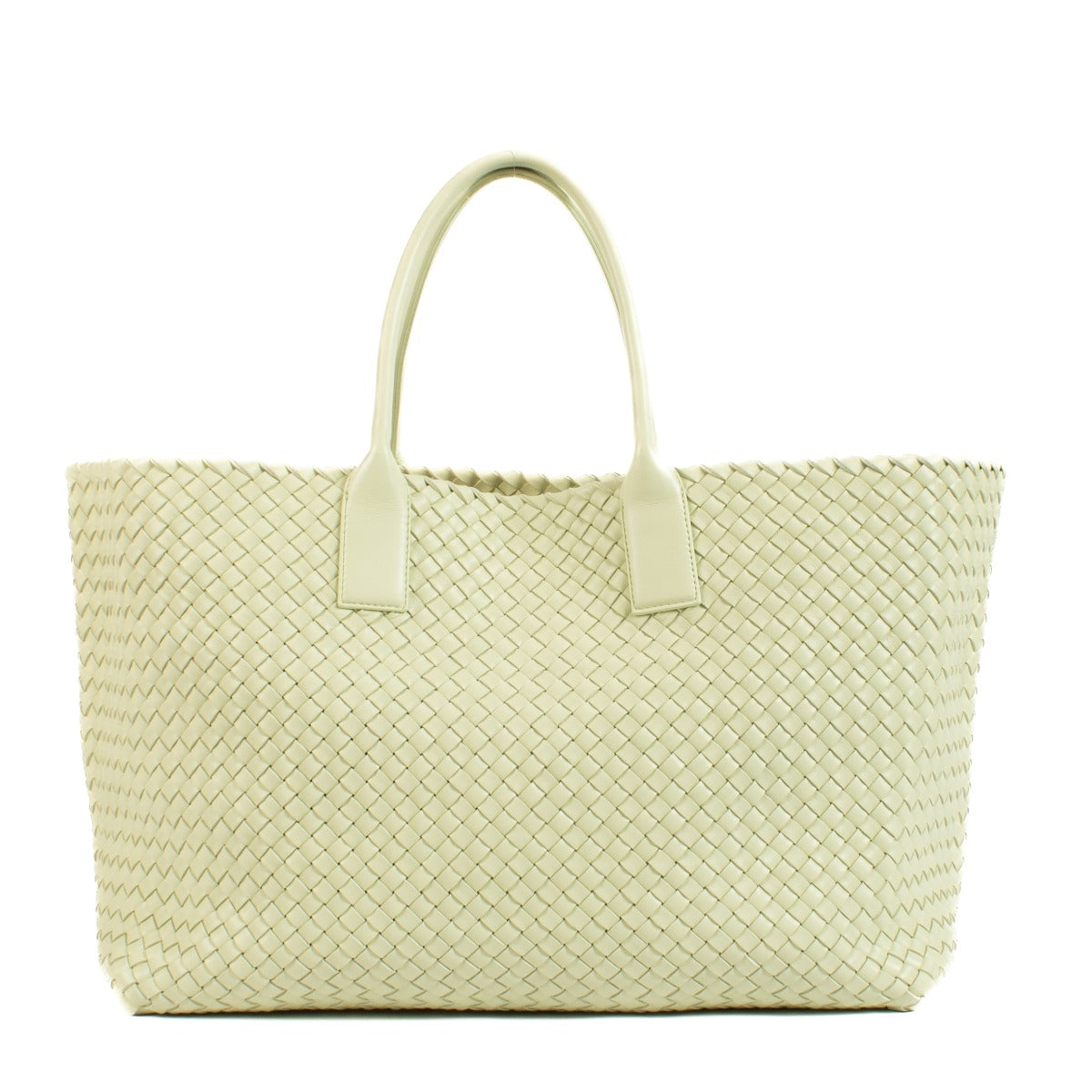 Shop safe online at Labellov in Antwerp, Brussels and Knokke this 100% authentic second hand Bottega Veneta Lemon Washed Intrecciato Large Cabat Bag
