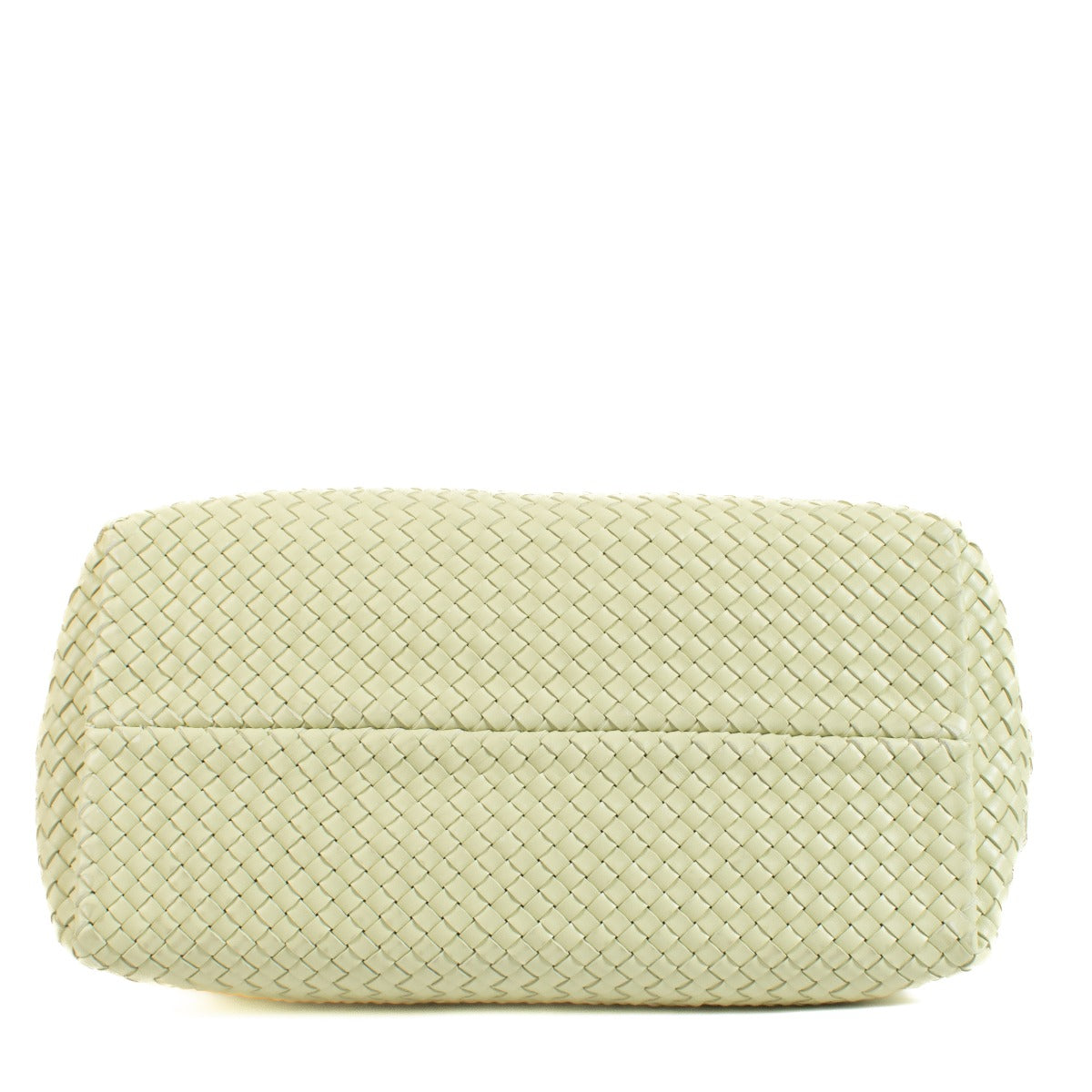 Shop safe online at Labellov in Antwerp, Brussels and Knokke this 100% authentic second hand Bottega Veneta Lemon Washed Intrecciato Large Cabat Bag
