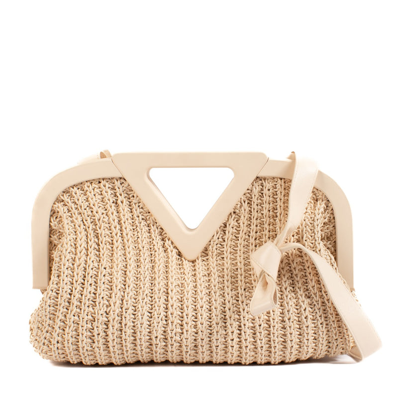 Shop safe online at Labellov in Antwerp, Brussels and Knokke this 100% authentic second hand Bottega Veneta Peachy Knit Medium Point Bag