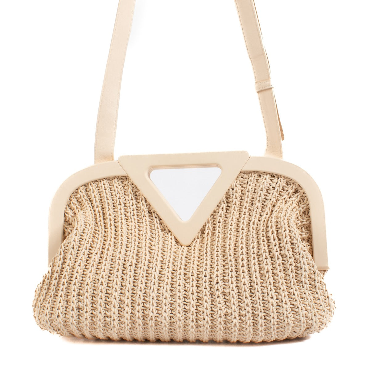 Shop safe online at Labellov in Antwerp, Brussels and Knokke this 100% authentic second hand Bottega Veneta Peachy Knit Medium Point Bag