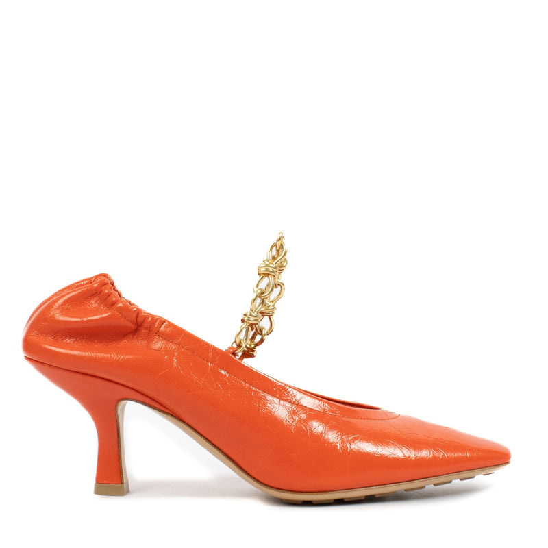 100% authentic pre loved Bottega Veneta Orange Sharp Chain Pump - Size 38 on Labellov.com