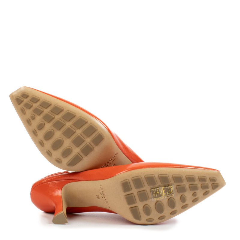 100% authentic pre loved Bottega Veneta Orange Sharp Chain Pump - Size 38 on Labellov.com