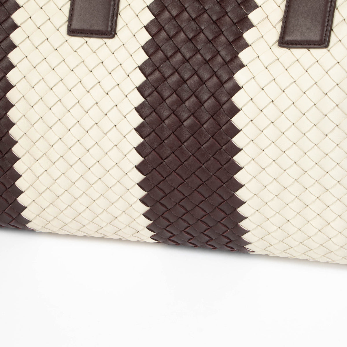 Authentic pre-loved Bottega Veneta Intrecciato Cabat Tote Bag on Labellov.com