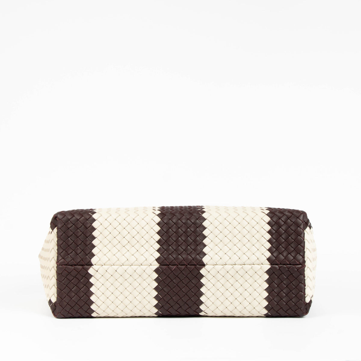 Authentic pre-loved Bottega Veneta Intrecciato Cabat Tote Bag on Labellov.com