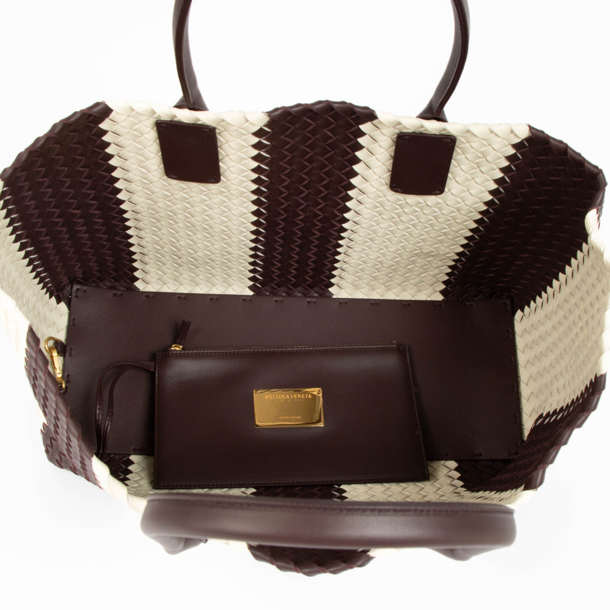 Authentic pre-loved Bottega Veneta Intrecciato Cabat Tote Bag on Labellov.com