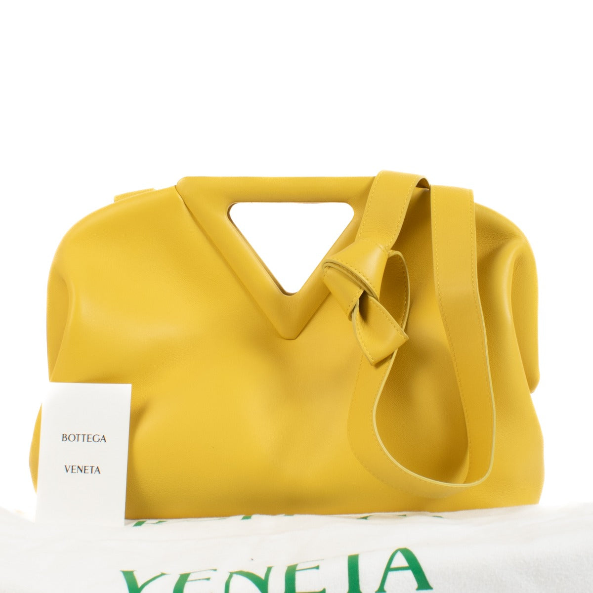 Shop safe online at Labellov in Antwerp, Brussels and Knokke this 100% authentic second hand Bottega Veneta Mirabelle Medium Point Bag