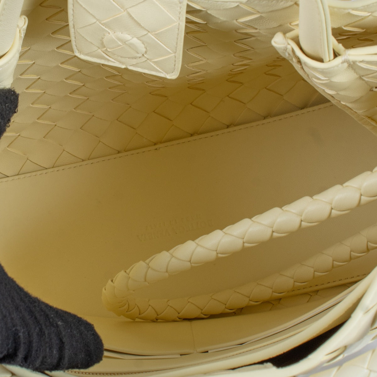 shop 100% authentic second hand Bottega Veneta Camomile Medium Andiamo Bag on Labellov.com