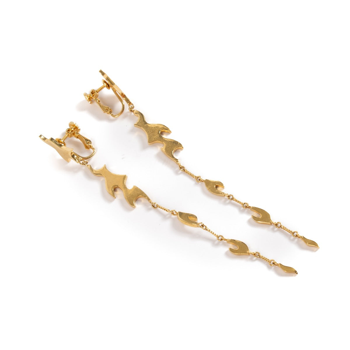 Shop safe online at Labellov in Antwerp, Brussels and Knokke this 100% authentic second hand Christian Dior Gold Flame Pendant Clip On Earrings