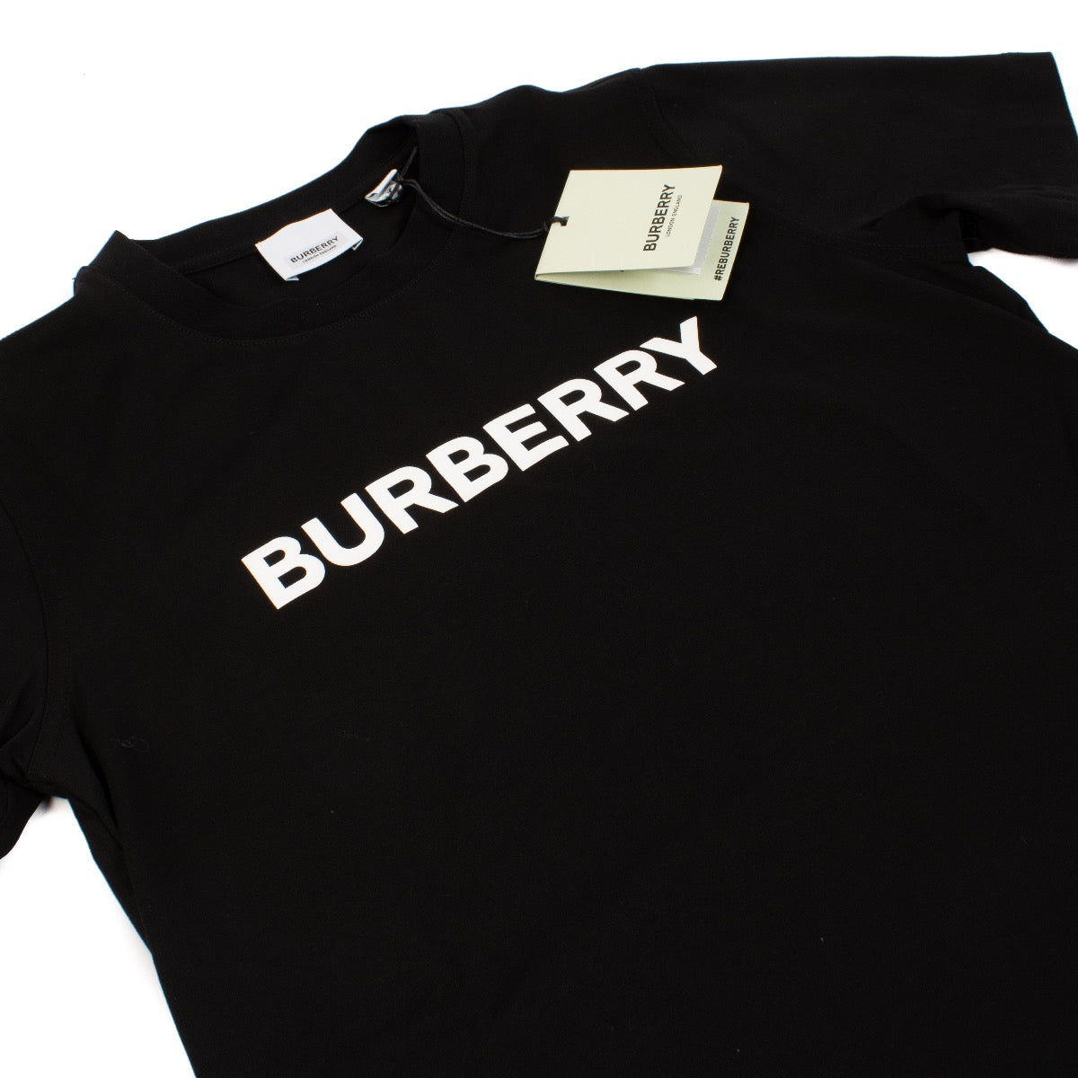 Shop safe online at Labellov in Antwerp, Brussels and Knokke this 100% authentic second hand Burberry Black Logo T-Shirt - size XS. Veilig online tweedehands authentiek Burberry Black Logo T-Shirt - size XS kopen bij Labellov.