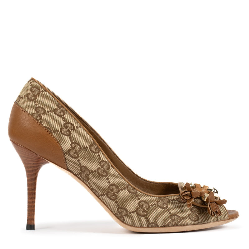 Shop safe online at Labellov in Antwerp, Brussels and knokke this 100% authentic second hand Gucci GG Canvas Open Toe Pumps - Size 39