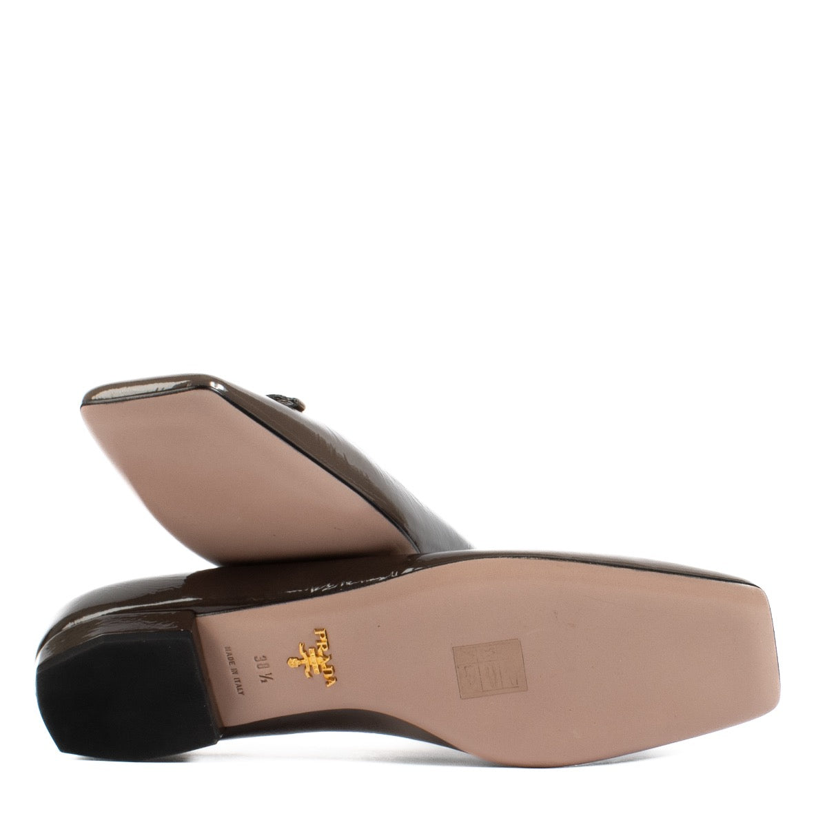 Shop safe online at Labellov in Antwerp, Brussels and knokke this 100% authentic second hand Prada Taupe Patent Leather Squared Toe Flats - Size 38,5