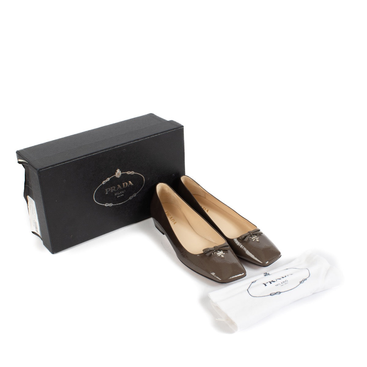 Shop safe online at Labellov in Antwerp, Brussels and knokke this 100% authentic second hand Prada Taupe Patent Leather Squared Toe Flats - Size 38,5