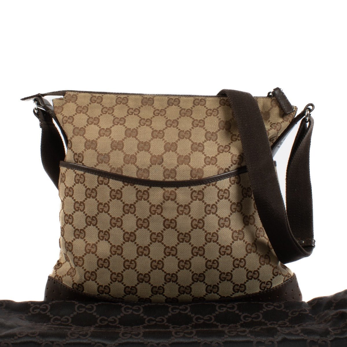 Shop safe online at Labellov in Antwerp, Brussels and Knokke this 100% authentic second hand Gucci GG Canvas Messenger Crossbody Bag