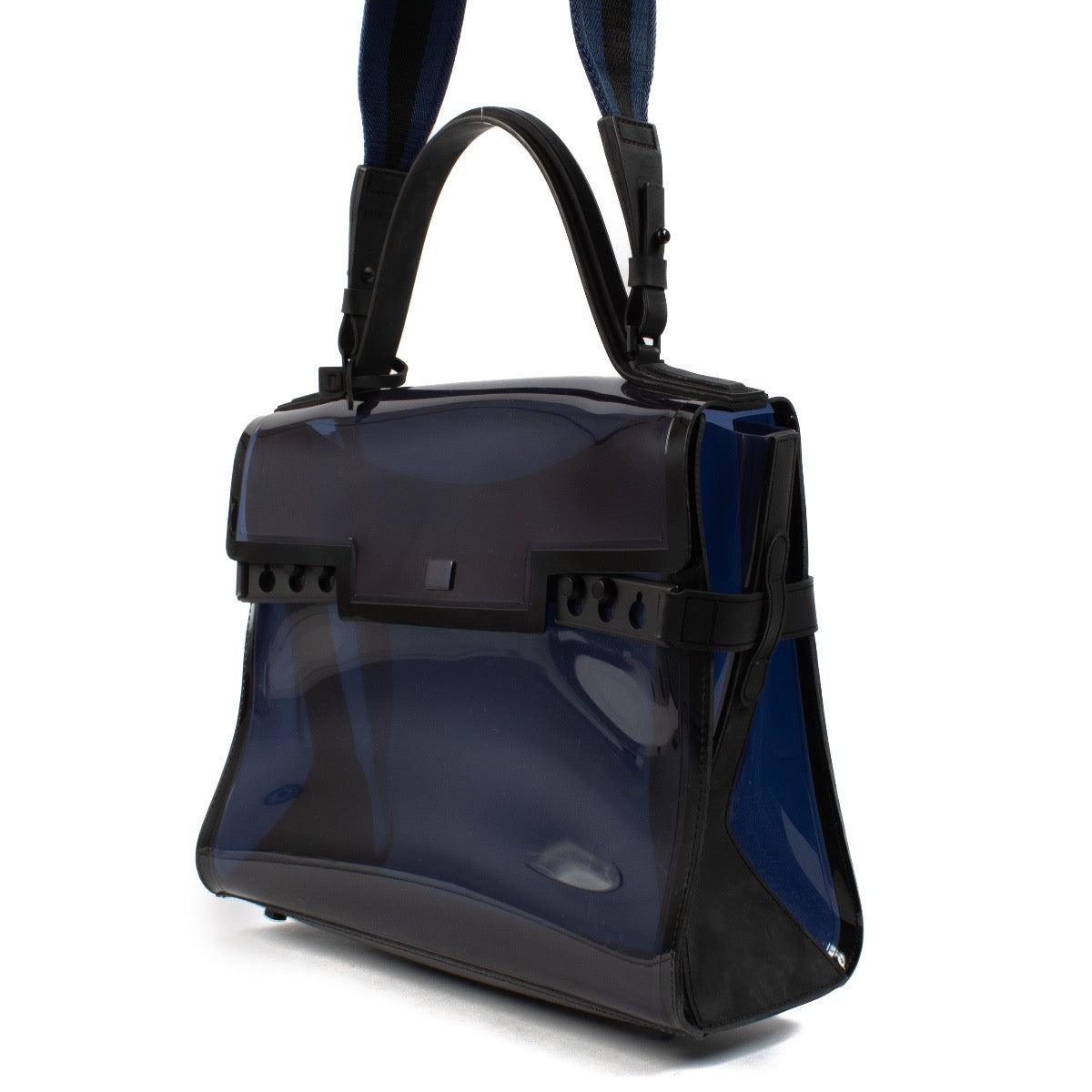 Shop safe online at Labellov in Antwerp, Brussels and Knokke this 100% authentic second hand Delvaux Blue Vinyl Tempête Dark Night. Veilig online tweedehands authentiek Delvaux Blue Vinyl Tempête Dark Night handtas kopen bij Labellov in Antwerpen.