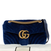 Shop safe online at Labellov in Antwerp, Brussels and Knokke this 100% authentic second hand Gucci Blue GG Marmont Small Crossbody. Veilig online tweedehands authentieke Gucci Blue GG Marmont Small Crossbody bij Labellov.
