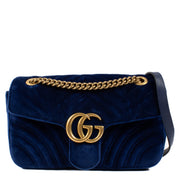 Shop safe online at Labellov in Antwerp, Brussels and Knokke this 100% authentic second hand Gucci Blue GG Marmont Small Crossbody. Veilig online tweedehands authentieke Gucci Blue GG Marmont Small Crossbody bij Labellov.