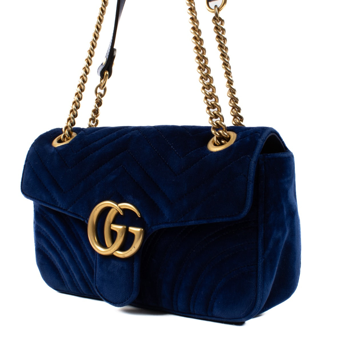 Shop safe online at Labellov in Antwerp, Brussels and Knokke this 100% authentic second hand Gucci Blue GG Marmont Small Crossbody. Veilig online tweedehands authentieke Gucci Blue GG Marmont Small Crossbody bij Labellov.