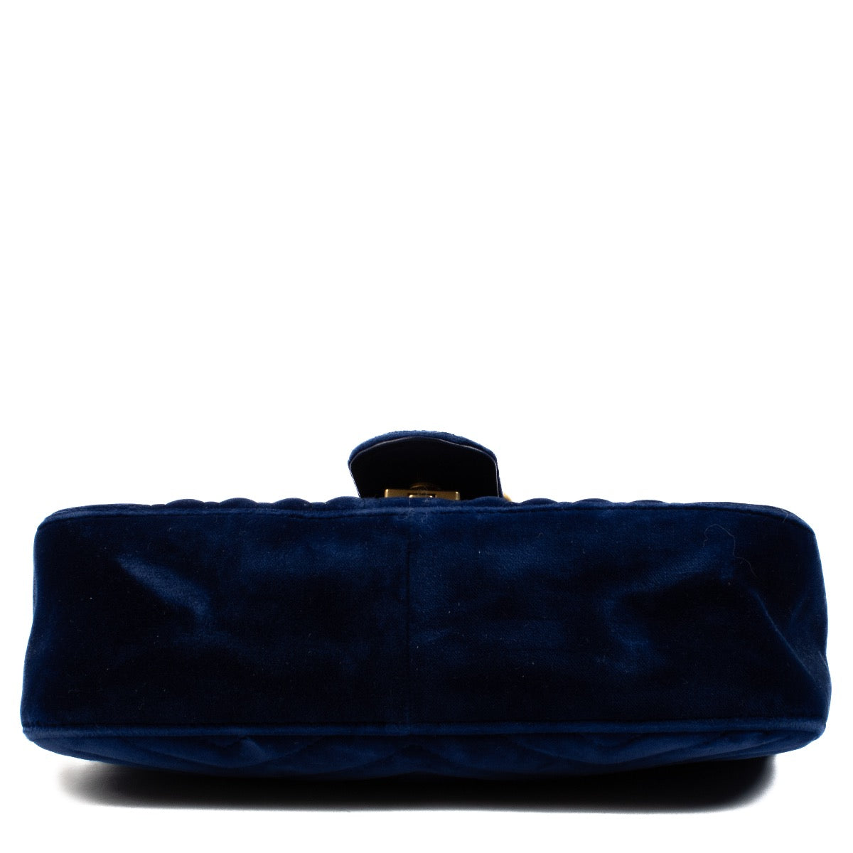 Shop safe online at Labellov in Antwerp, Brussels and Knokke this 100% authentic second hand Gucci Blue GG Marmont Small Crossbody. Veilig online tweedehands authentieke Gucci Blue GG Marmont Small Crossbody bij Labellov.