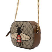 Shop safe online at Labellov in Antwerp, Brussels and Knokke this 100% authentic second hand Gucci GG Canvas Bee Crossbody Bag. Koop veilig tweedehands authentieke online Gucci GG Canvas Bee Crossbody Bag bij Labellov.