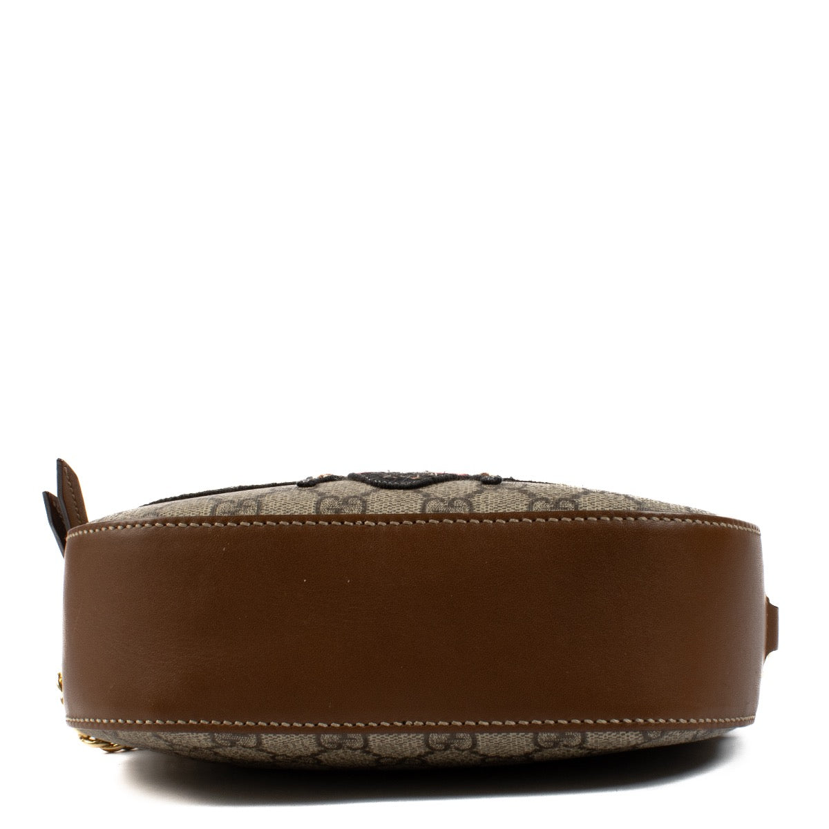 Shop safe online at Labellov in Antwerp, Brussels and Knokke this 100% authentic second hand Gucci GG Canvas Bee Crossbody Bag. Koop veilig tweedehands authentieke online Gucci GG Canvas Bee Crossbody Bag bij Labellov.