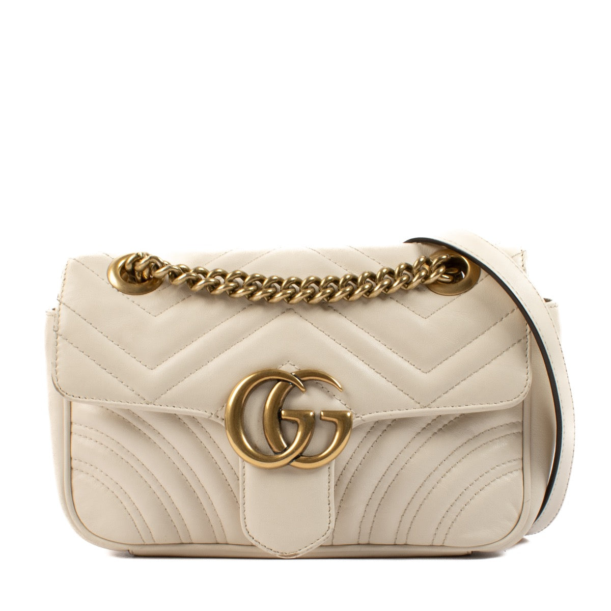 Shop safe online at Labellov in Antwerp, Brussels and Knokke these 100% authentic second hand Gucci White GG Marmont Mini Crossbody. Veilig online tweedehands authentieke Gucci White GG Marmont Mini handtas kopen bij Labellov.