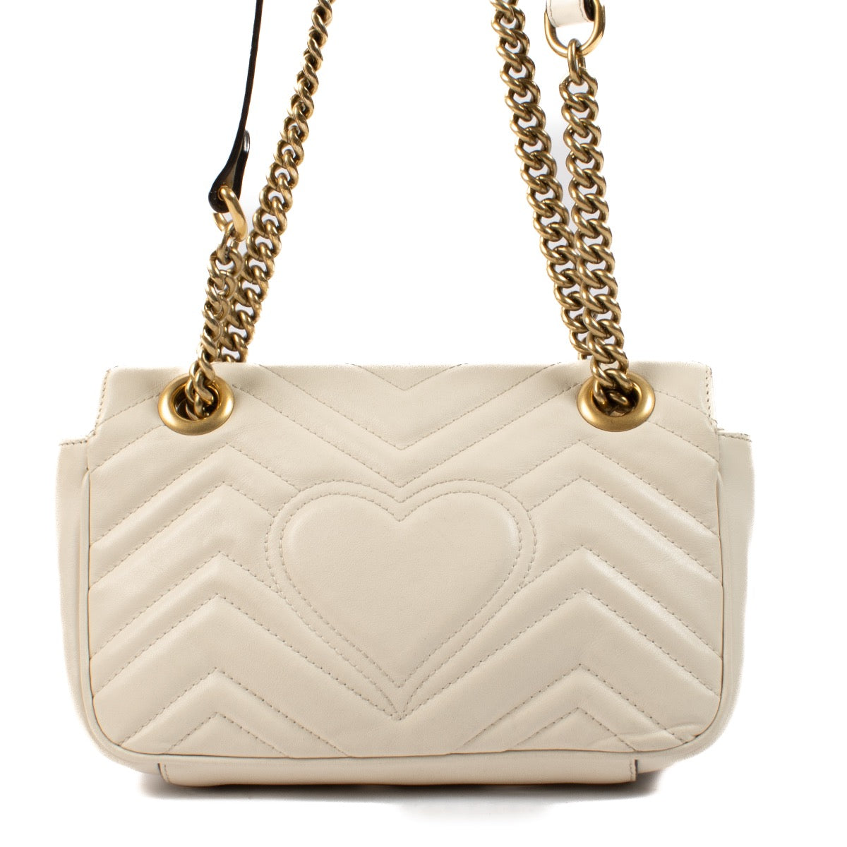 Shop safe online at Labellov in Antwerp, Brussels and Knokke these 100% authentic second hand Gucci White GG Marmont Mini Crossbody. Veilig online tweedehands authentieke Gucci White GG Marmont Mini handtas kopen bij Labellov.