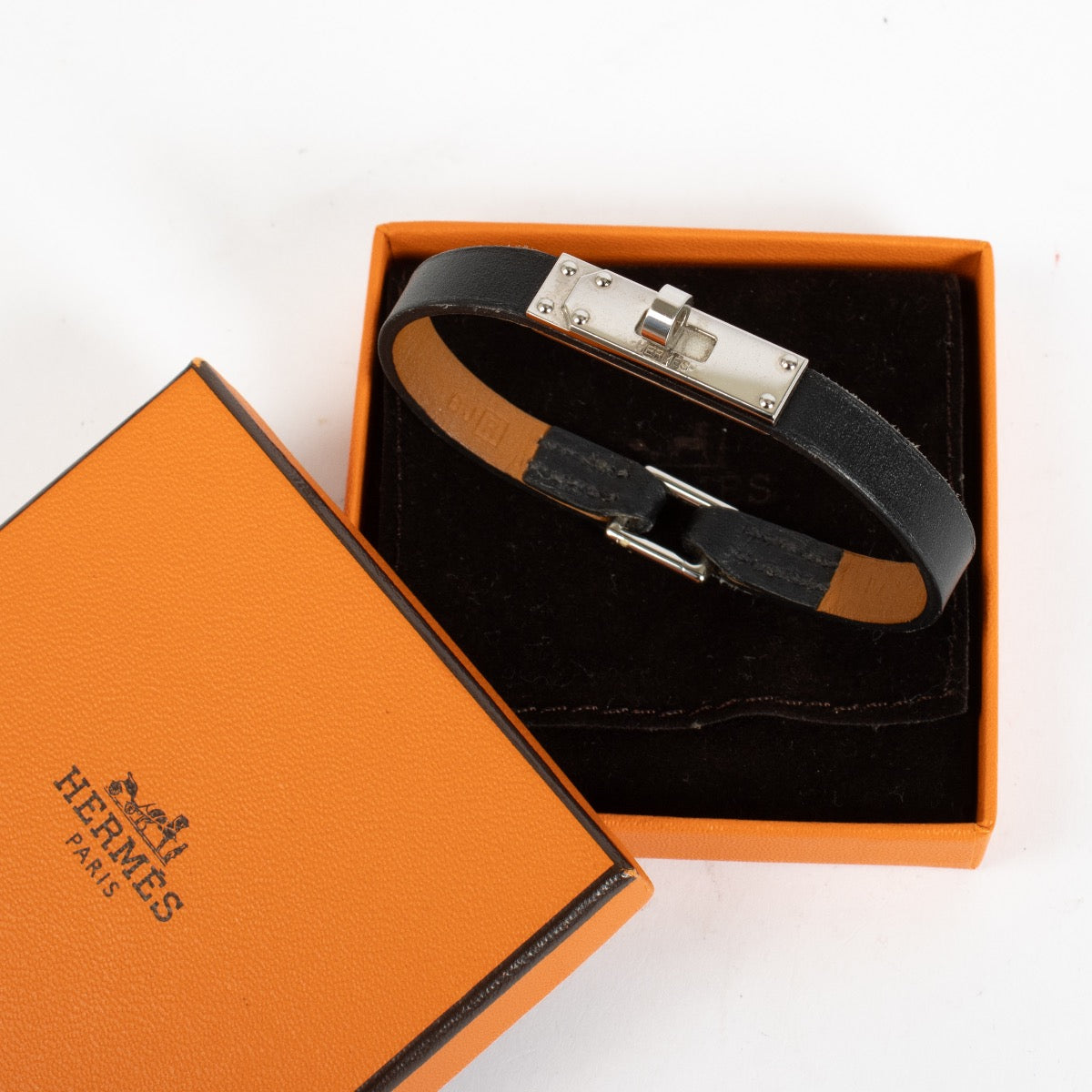 authentic preloved Hermès Black Micro Kelly Bracelet on Labellov.com