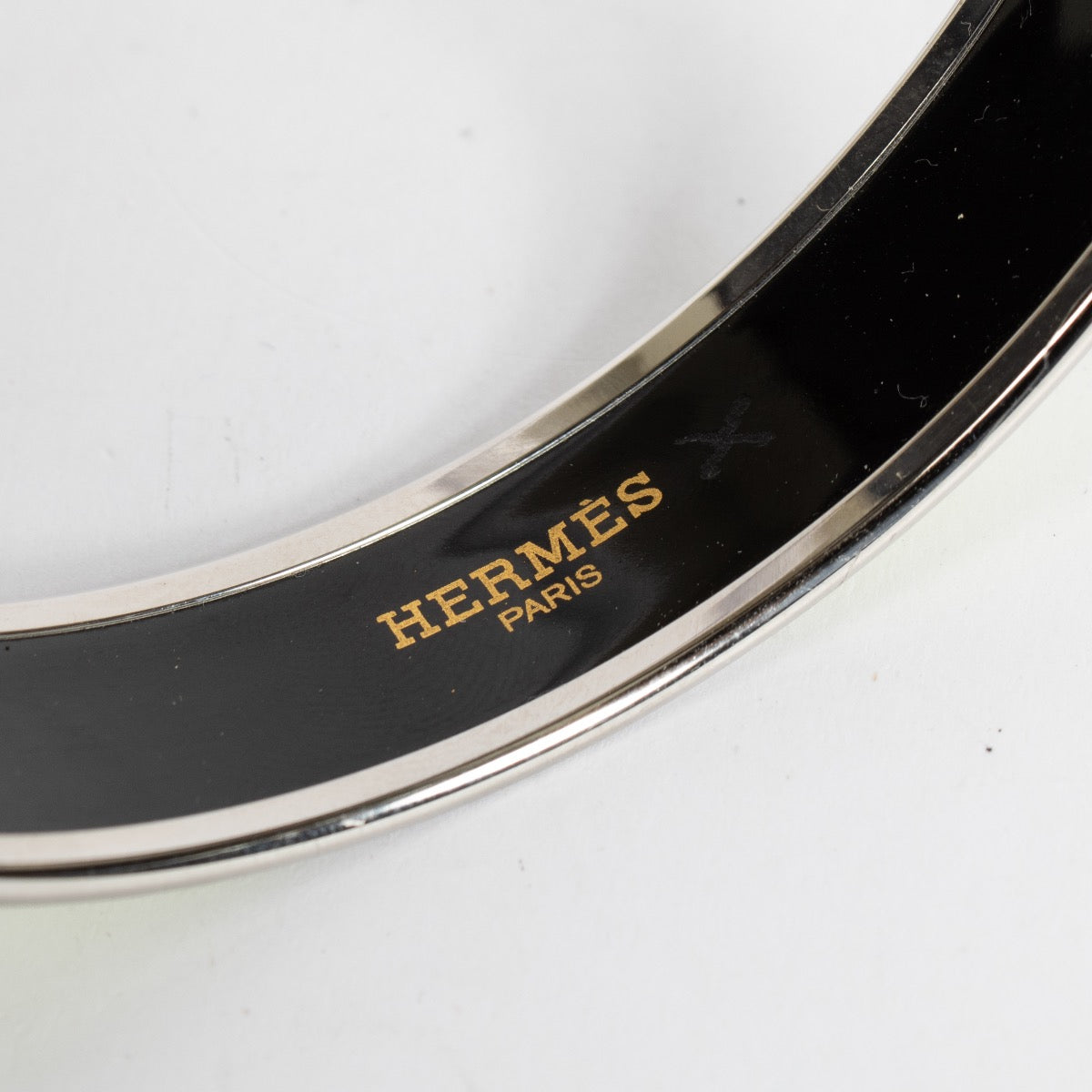Authentic second-hand Hermès Green Enamel Caleche Bangle Bracelet - Size M on labellov.com