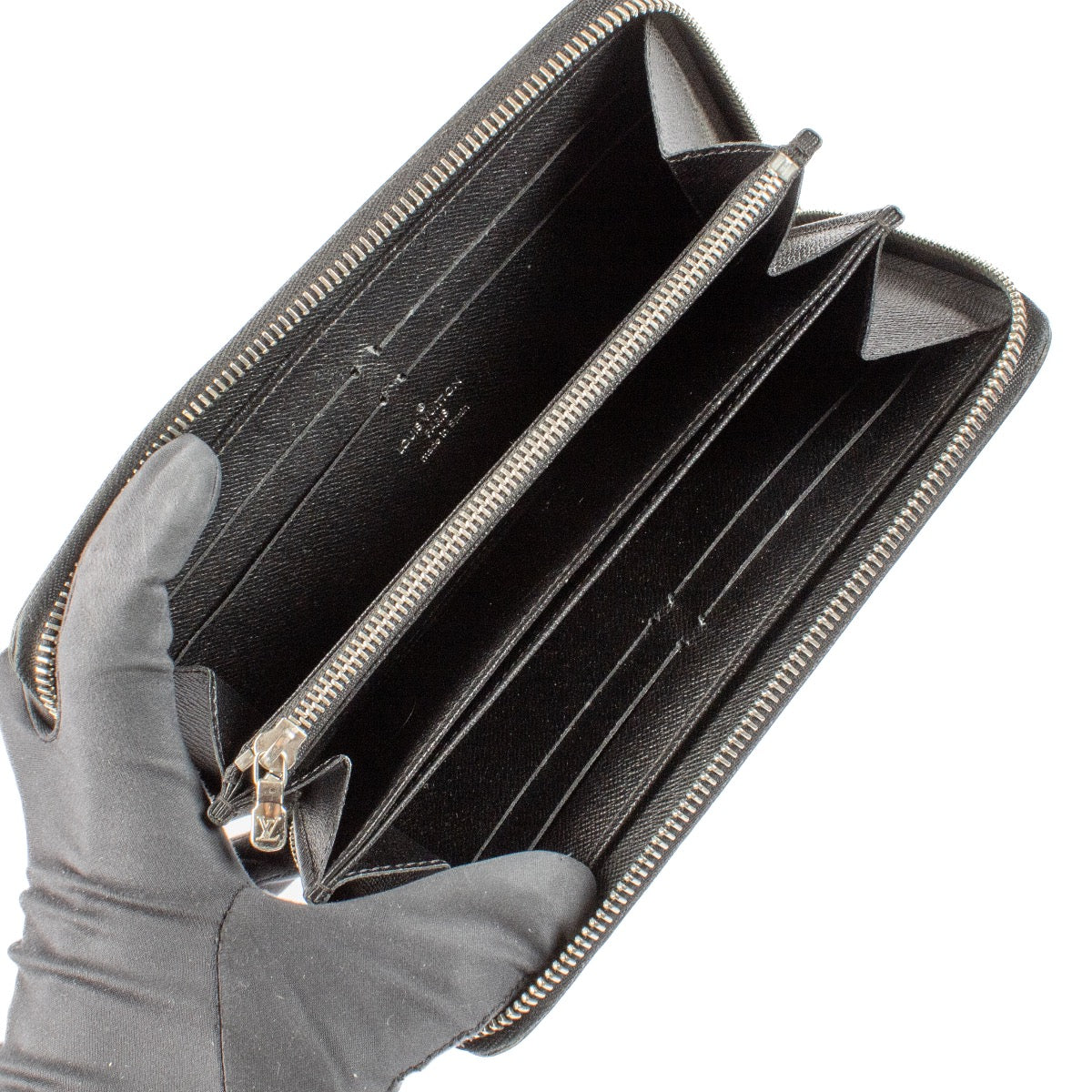 shop 100% authentic second hand Louis Vuitton Black Epi Zippy Wallet on Labellov.com