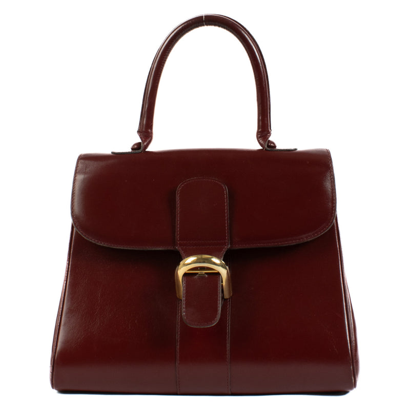 Delvaux 1971 Red Box Calf Brillant MM for the best price at Labellov secondhand luxury in Antwerp and Knokke. We buy and sell your preloved and brand new designer bags.