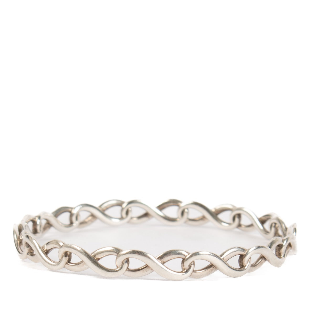 Shop safe online at Labellov in Antwerp, Brussels and Knokke this 100% authentic second hand Tiffany & Co. Silver Infinity Bangle Bracelet - Size 61