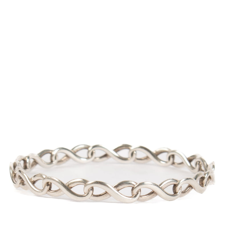Shop safe online at Labellov in Antwerp, Brussels and Knokke this 100% authentic second hand Tiffany & Co. Silver Infinity Bangle Bracelet - Size 61