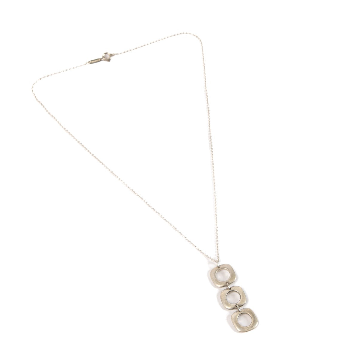 Collier Tiffany & Co. en argent avec triple coussin carré