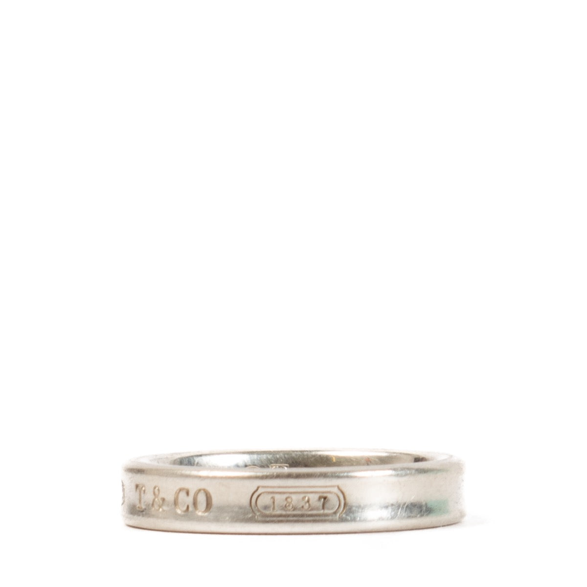 Shop safe online at Labellov in Antwerp, Brussels and Knokke this 100% authentic second hand Tiffany & Co Silver 1837 Band Ring - size 54