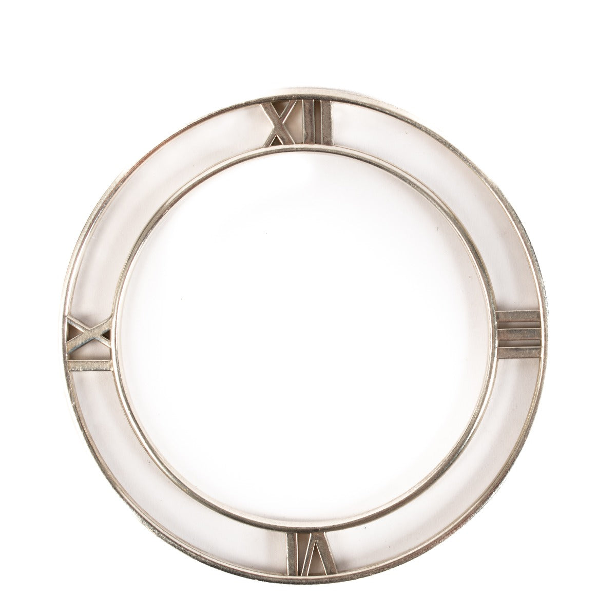 Shop safe online at Labellov in Antwerp, Brussels and Knokke this 100% authentic second hand Tiffany & Co. Silver Atlas Horizontal Roman Numeral Bracelet - Size 61