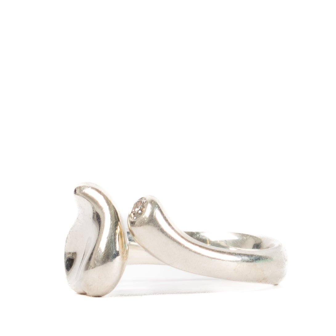 Shop safe online at Labellov in Antwerp, Brussels and Knokke this 100% authentic second hand Tiffany & Co Silver Elsa Peretti Diamond Full Heart Ring - size 52