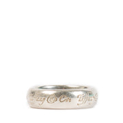 Shop safe online at Labellov in Antwerp, Brussels and Knokke this 100% authentic second hand Tiffany & Co Silver Logo Engraving Ring - size 54