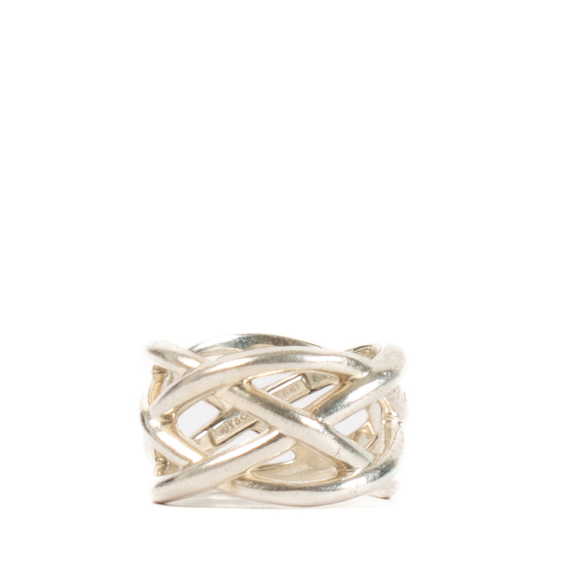 Shop safe online at Labellov in Antwerp, Brussels and Knokke this 100% authentic second hand Tiffany & Co Silver Celtic Knot Wide Ring - size 53