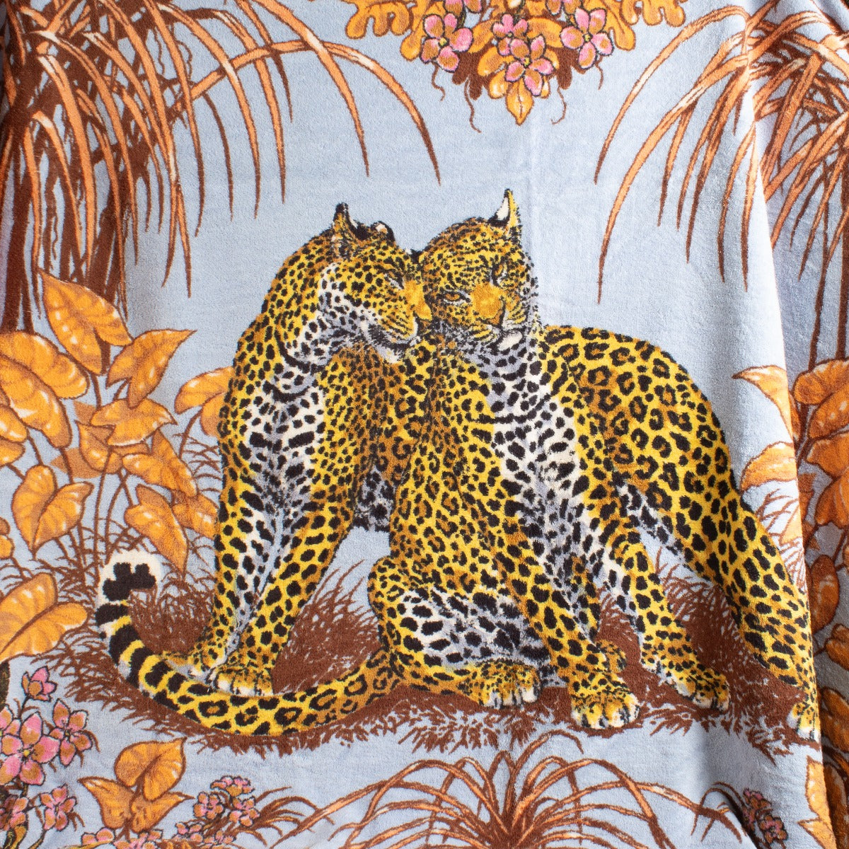 Shop safe online at Labellov in Antwerp, Brussels and Knokke this 100% authentic second hand Hermès Jungle Love Towel