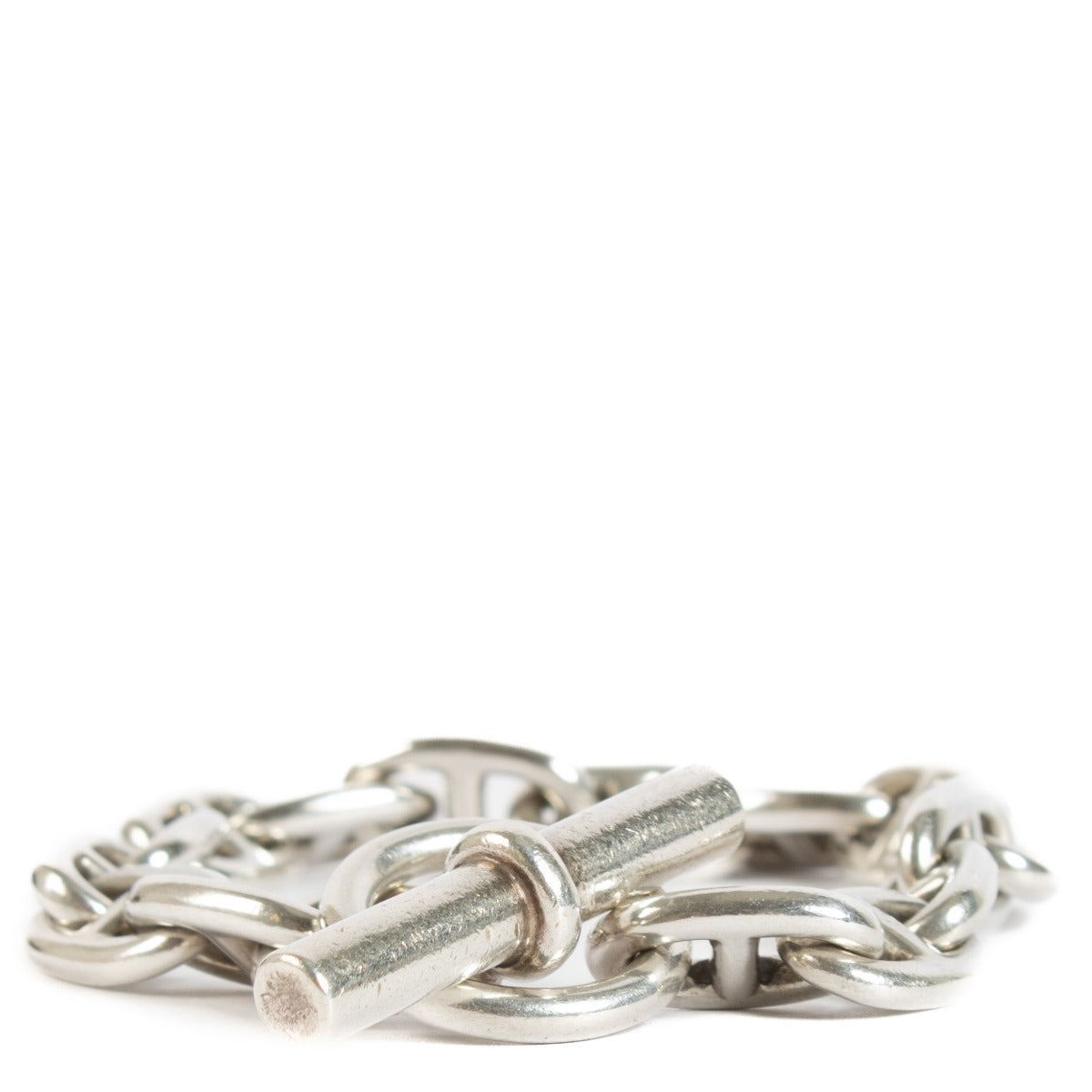 Hermès Silver Chaine d'Ancre Bracelet aan de beste prijs bij Labellov tweedehands luxe in Antwerpen en Knokke. Kopen en verkopen aan de beste prijs bij Labellov en online met wereldwijde verzending op www.labellov.com.