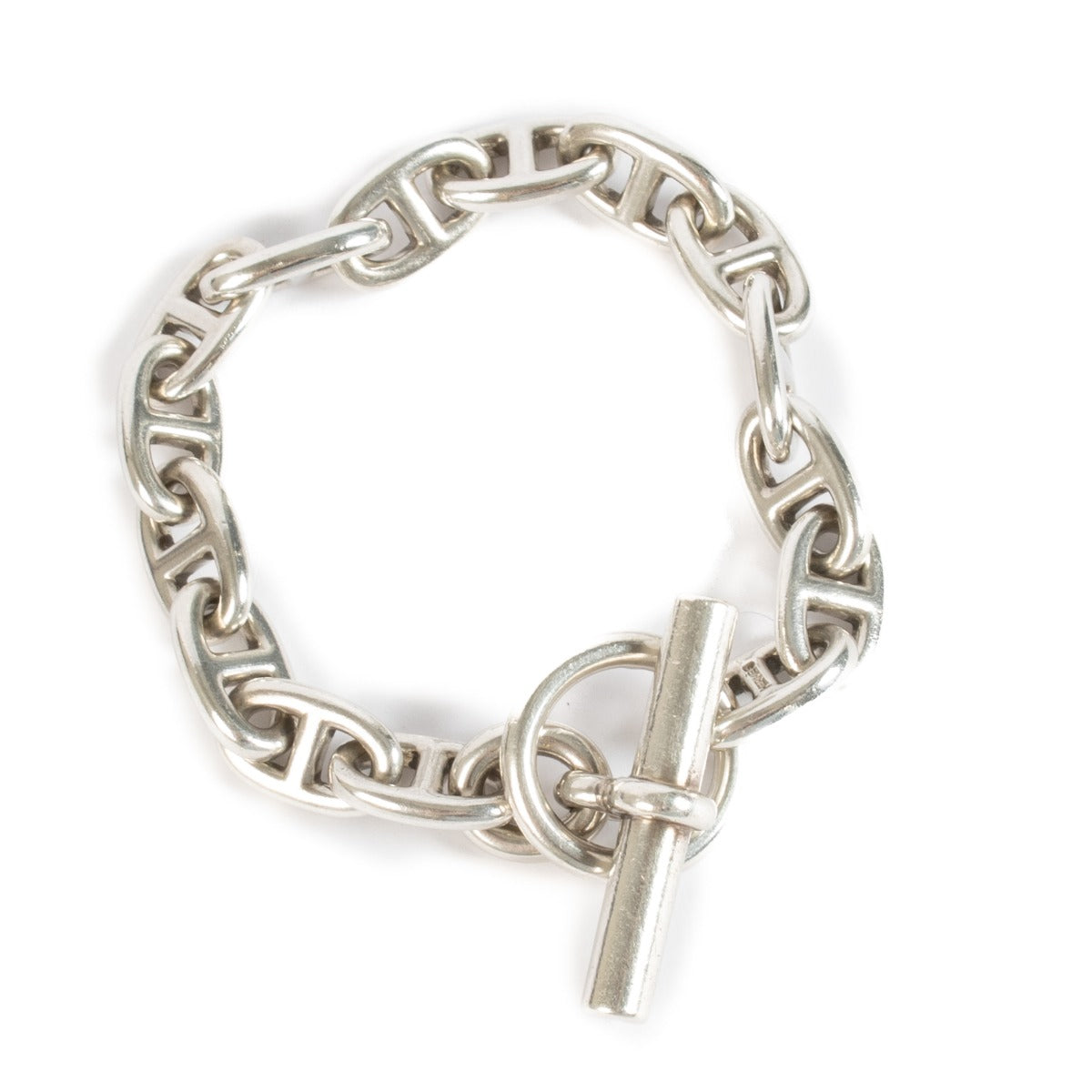 Hermès Silver Chaine d'Ancre Bracelet aan de beste prijs bij Labellov tweedehands luxe in Antwerpen en Knokke. Kopen en verkopen aan de beste prijs bij Labellov en online met wereldwijde verzending op www.labellov.com.