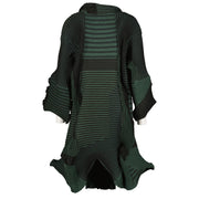 Shop safe online at Labellov in Antwerp, Brussels and Knokke this 100% authentic second hand Issey Miyake Green/Black Pleated Dress - Size JP2
